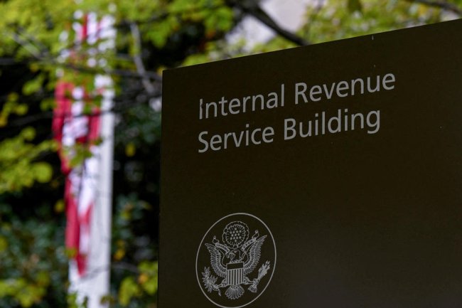 IRS vows to improve customer service and audit more rich people