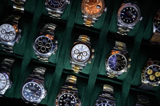 Let’s Make A Deal:  Get A Free Rolex Watch With Your Private Jet
