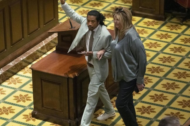 Reinstated Tennessee state representative returns to House floor
