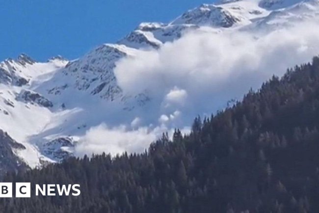 Video shows avalanche in French Alps