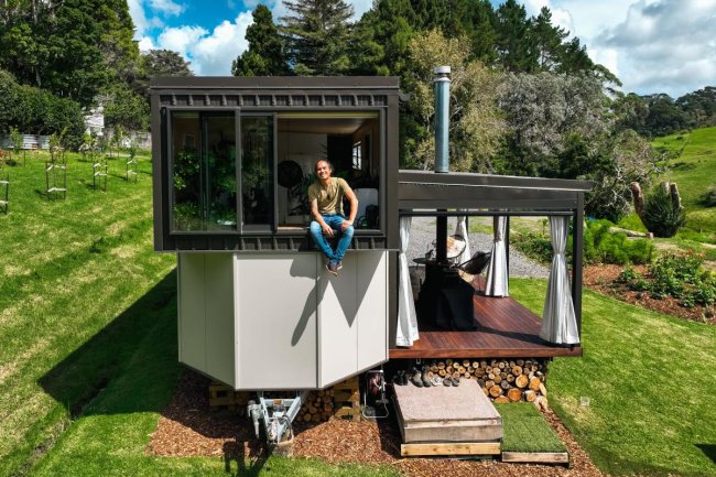 A New Zealand man spent $137,000 building a 330-square-foot tiny house from shipping containers. Take a look inside.
