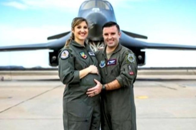 Pregnant Air Force pilot flies supersonic bomber