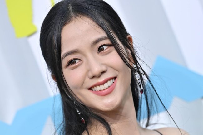 Blackpink’s Jisoo Joins A Small Club Of Solo Female Korean Artists With Her First Billboard Top 10 Sales Hit