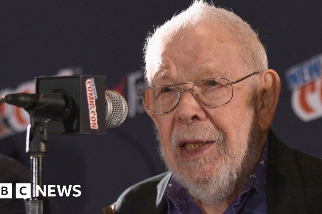 Al Jaffee: Record-breaking US cartoonist dies at 102