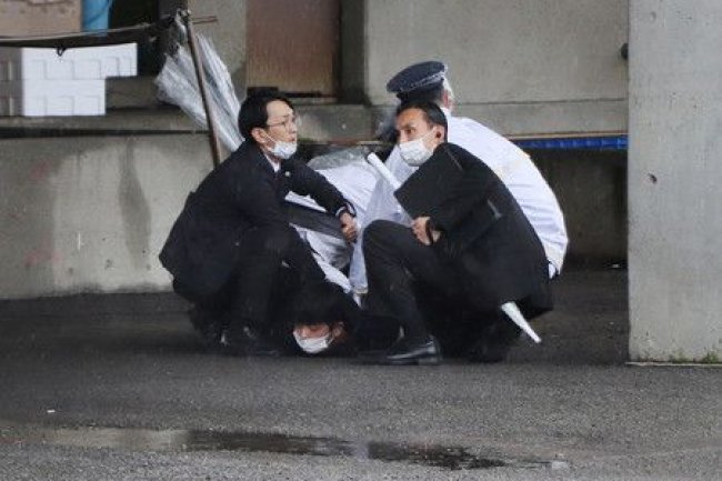 首相演説会場で爆発物＝岸田氏は無事、警察官１人軽傷―投げ込んだ２４歳男逮捕・和歌山