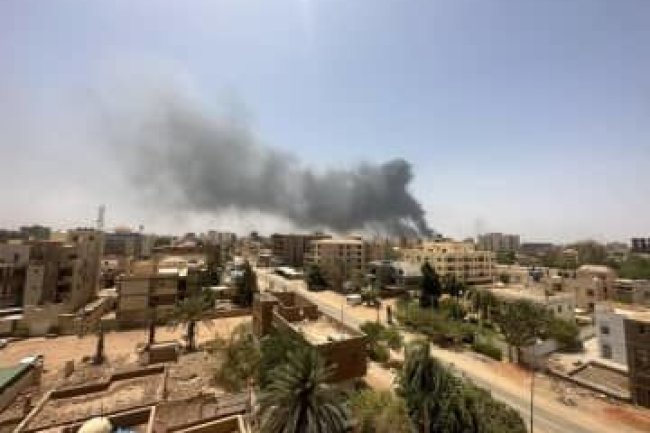 スーダン軍と民兵組織戦闘　首都で銃声、死傷者