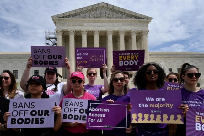 U.S. Supreme Court hits pause on abortion pill ban