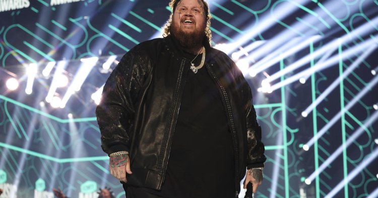 "Son of a Sinner" singer Jelly Roll reigns at CMT Music Awards show