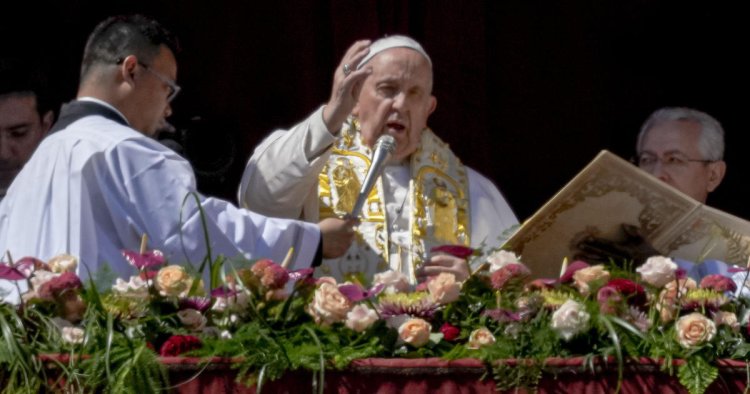 Pope Francis leads Easter Sunday mass to big crowds in Vatican Square