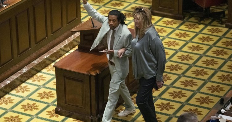 Reinstated Tennessee state representative returns to House floor