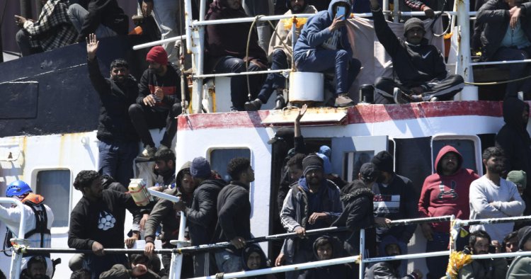 Migrant deaths in Mediterranean reach highest level in 6 years