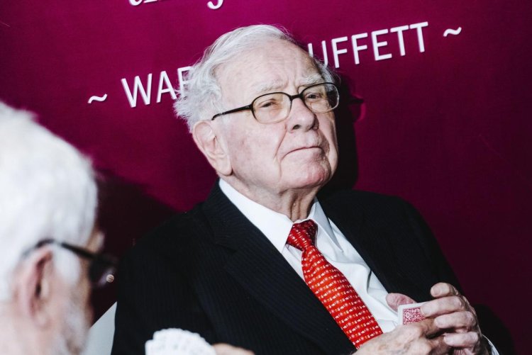 Warren Buffett’s Berkshire Sells $1.2 Billion of Yen Debt After Big Japan Bets