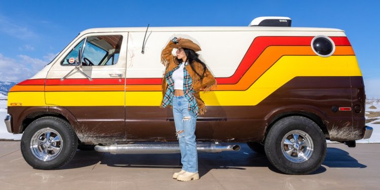 She Gave Her Van a 1970s Overhaul, Shag Carpet Included