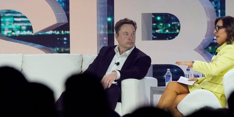 Twitter Chief Elon Musk Tries to Reassure Advertisers at Miami Beach Forum