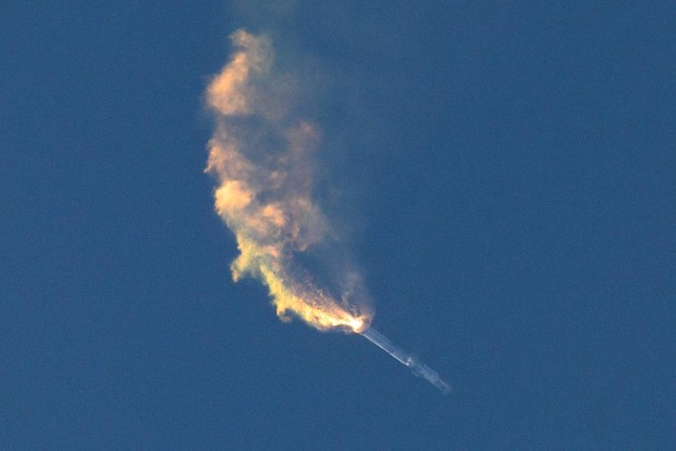 SpaceX Explodes As Twitter Deletes Blue Checks For Pope But Not Taylor Swift
