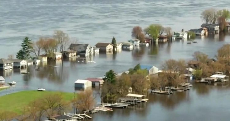 Mississippi River communities contend with major flooding