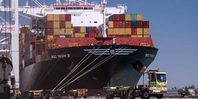 Ocean Container Lines Push a Rebound in Trans-Pacific Shipping Prices