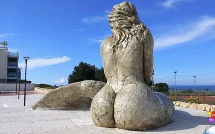 'Curvy' mermaid statue criticised for being 'too sexual'