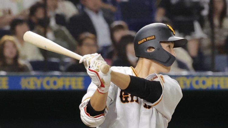 Towering Yuto Akihiro finding chances with struggling Giants