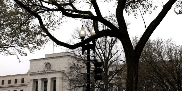 Stock Market Calm Rekindles Debate Over Fed Tightening