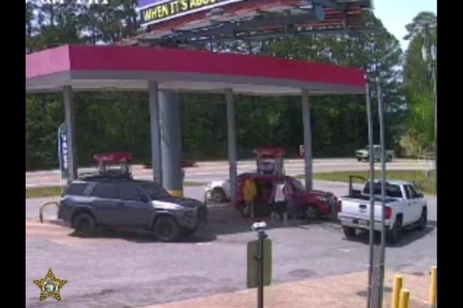 See Alabama man attack teens at Florida gas station in road rage incident