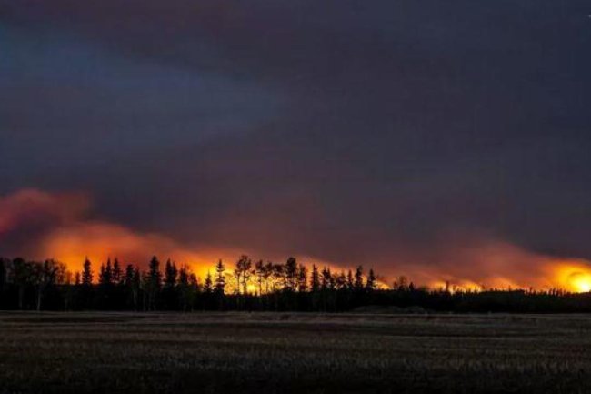 "Truly frightening wildfires" force thousands to evacuate in Canada
