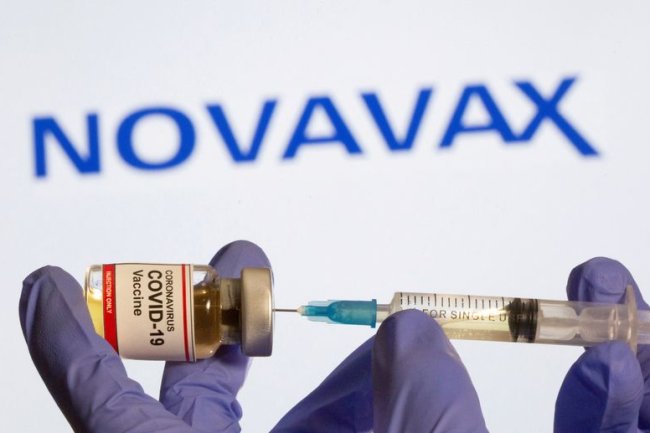 Novavax eases doubts on future with job cuts, COVID/flu shot data