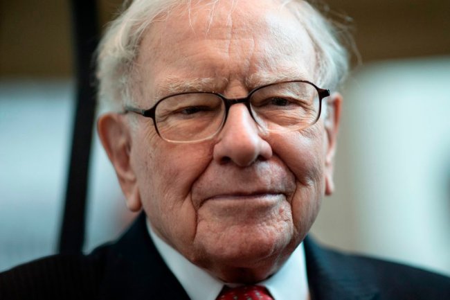 Why Warren Buffett Prefers Cash to Stocks Right Now