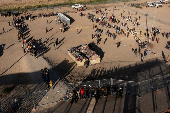 After Title 42 Expires, U.S. Border Sees Crowds, but Not Chaos