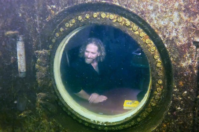 Florida man breaks record for longest time living underwater