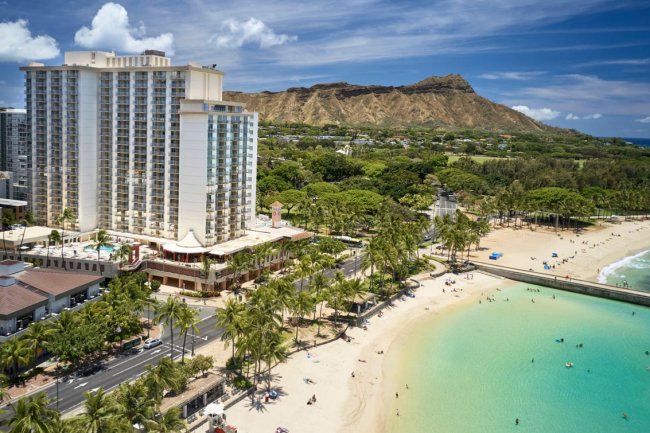 Hawaii Travel Update: 5 Reasons The New Twin Fin Waikiki Hotel Is Perfect For Surfers
