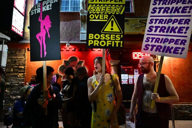 Strippers at North Hollywood club vote unanimously to unionize