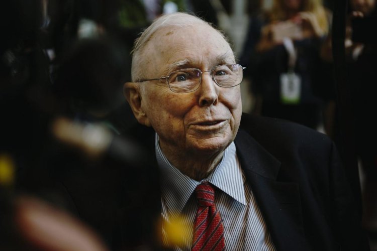 Warren Buffett’s right-hand man Charlie Munger says most money managers are little more than ‘fortune tellers or astrologers’