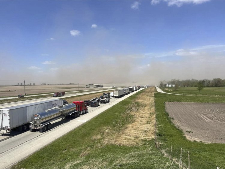 At least 6 dead after dust storm causes crashes in Illinois
