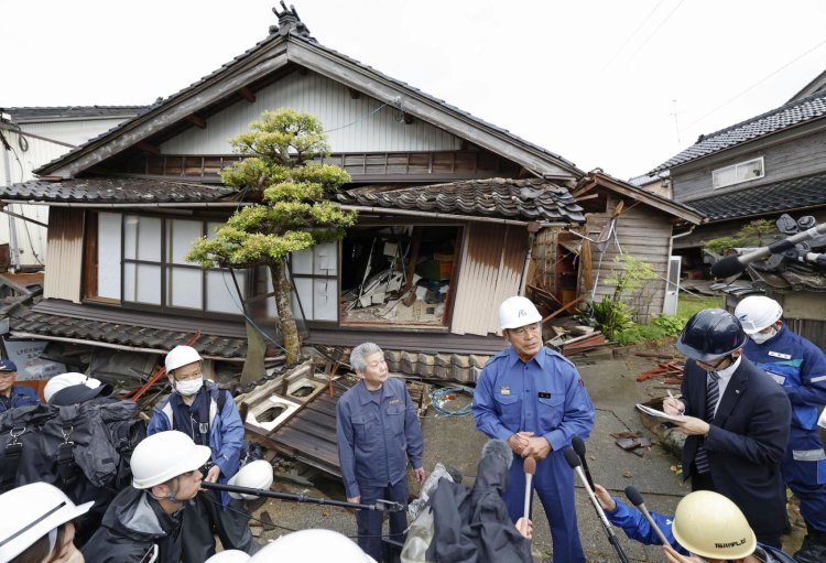 Quake-hit central Japan braces for more aftershocks, heavy rain