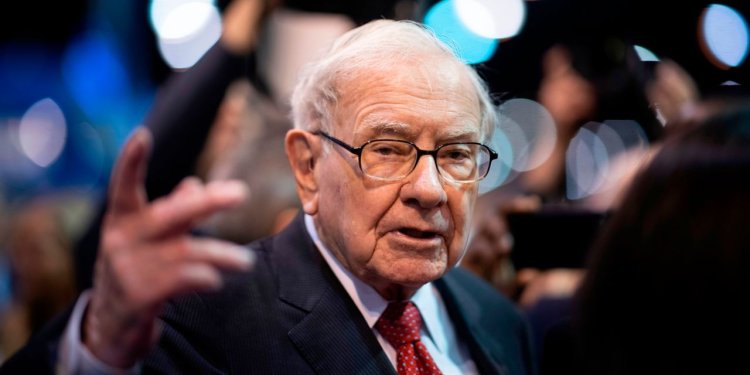 Buffett Predicts a Downturn. Inflation Data and Earnings Will Indicate Its Severity.