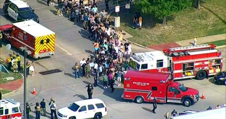 Texas shooting witness describes chaos while trying to save victims: "It was a war zone"