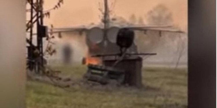 Russian guerrillas destroy Su-24 aircraft at aviation plant in Novosibirsk — video report
