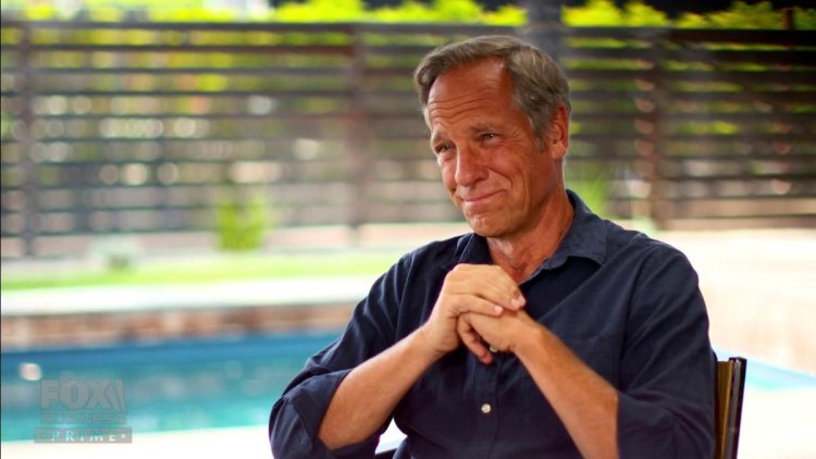 Mike Rowe's warning to white collar workers: 'The robots are coming' for 'your white collar job'