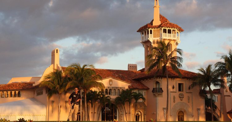 Trump employees moved boxes at Mar-a-Lago a day before visit from feds