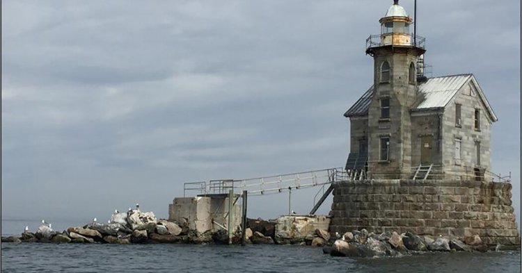Fixer-Uppers With Waterfront Views: The U.S. Is Unloading Lighthouses