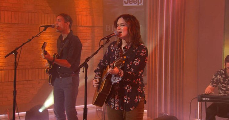 Saturday Sessions: Brandy Clark performs "Tell Her You Don't Love Her"