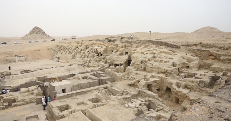 Egyptian authorities unveil recently discovered ancient sites, artifacts