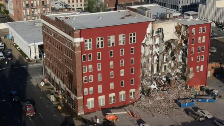 Davenport, Iowa apartment building partially collapses