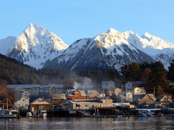 1 dead, 4 missing after luxury fishing charter boat sinks off the coast of Alaska: Coast Guard