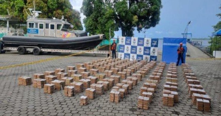 "Narco sub" seized as crew tries in vain to sink 5,300 pounds of cocaine