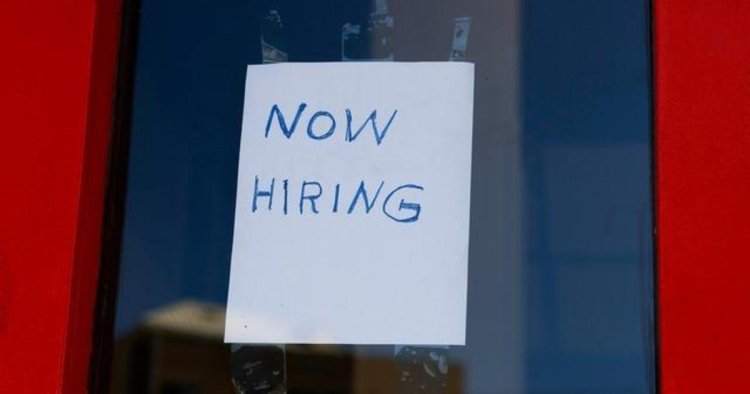 Job market remains strong, Labor Department data shows