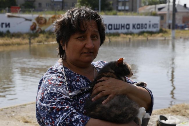 Ukrainians could lose drinking water access after "barbaric" dam attack