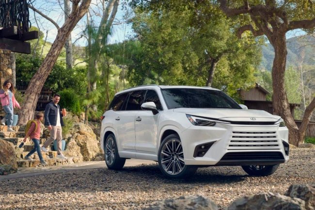 Lexus Goes For Big Families With New 3-Row TX SUV Including PHEV