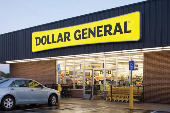 She was at Dollar General in just a towel — and then it came off, Florida police say
